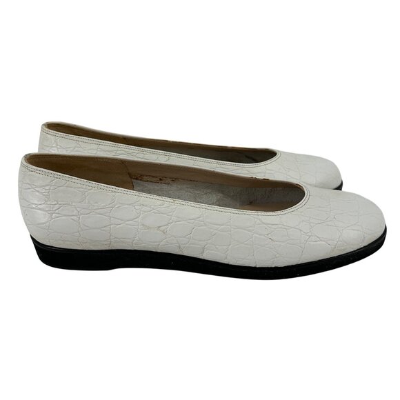 Salvatore Ferragamo Women's White Leather Textured Flats Size 9 Made In Italy - Picture 2 of 8